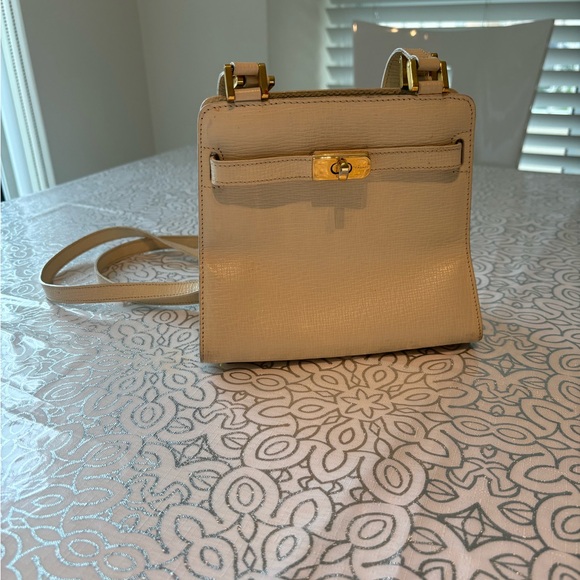 Lovely Couture Ivory Handbag - Picture 3 of 4